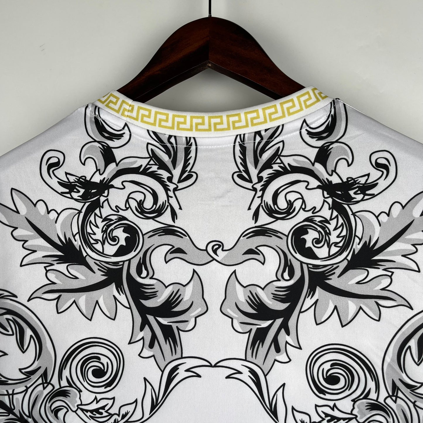 Camiseta Clásica Italia Versace Blanco 2023