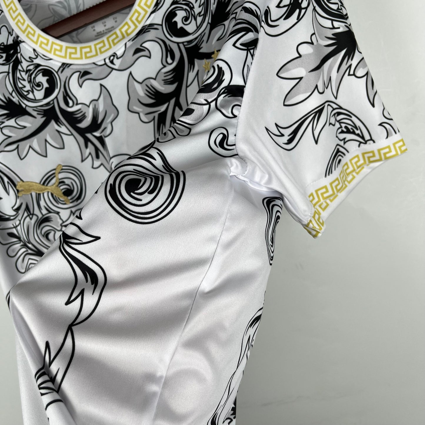 Camiseta Clásica Italia Versace Blanco 2023