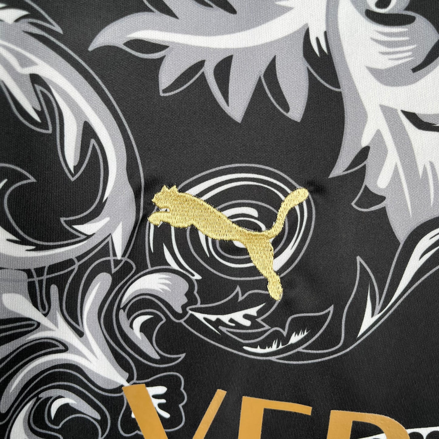 Camiseta Clásica Italia Versace Negro 2023