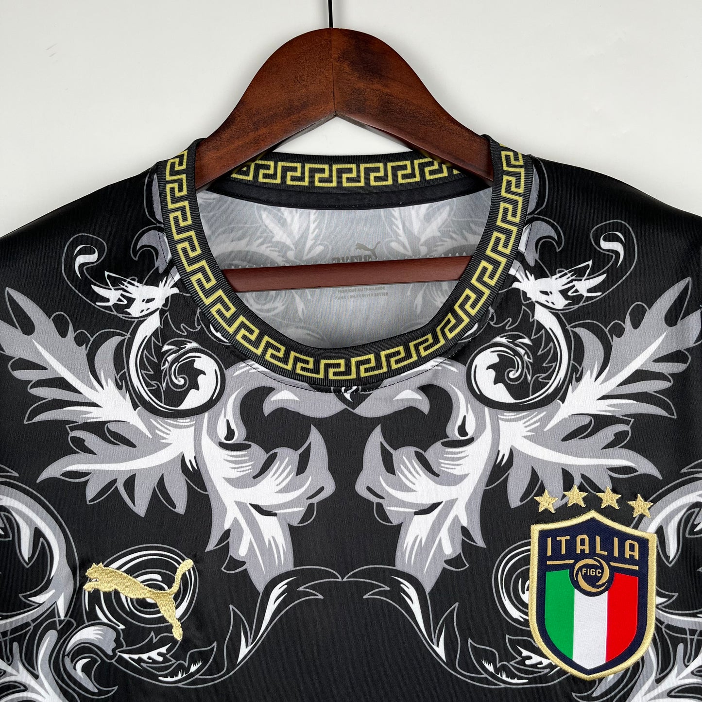 Camiseta Clásica Italia Versace Negro 2023