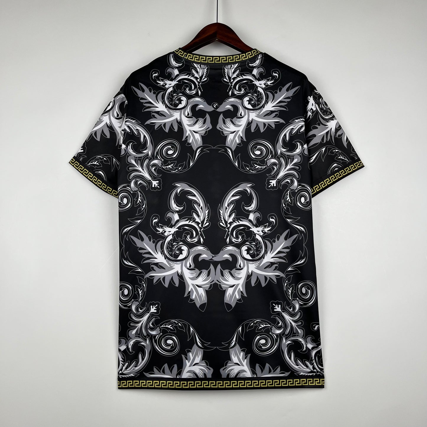 Camiseta Clásica Italia Versace Negro 2023