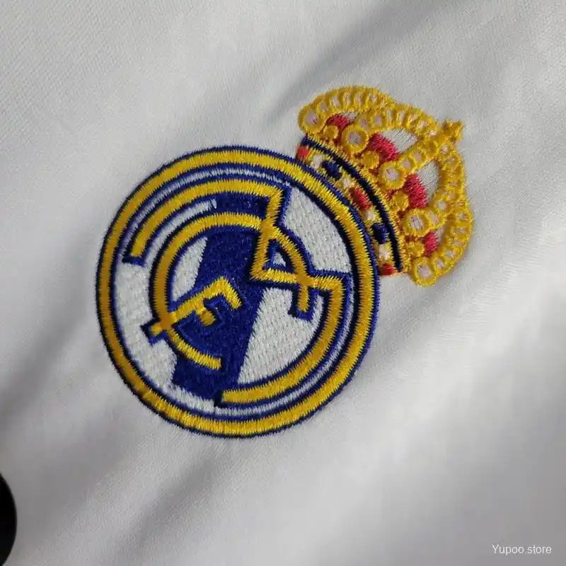Camiseta Clásica Real Madrid Parches + Inscripción 2024-25