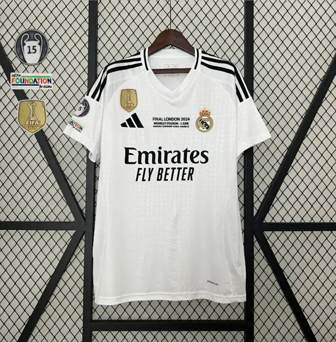 Camiseta Clásica Real Madrid Parches + Inscripción 2024-25