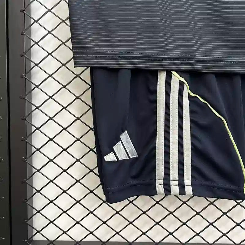 Equipación Real Madrid Visitante 2025-26