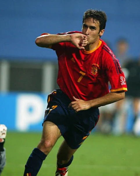Spain 2002-04 Raúl González Classic Jersey