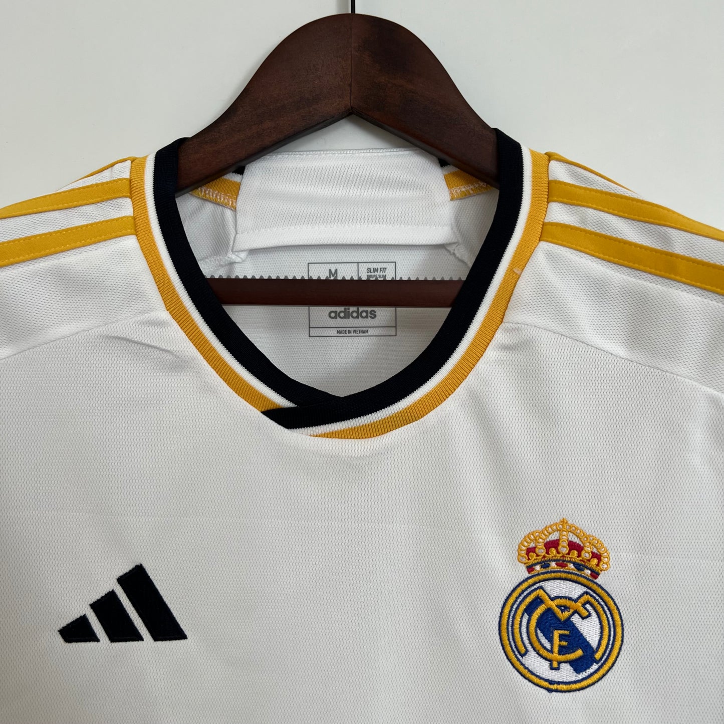 Camiseta Clásica Real Madrid + Parches 2023-24