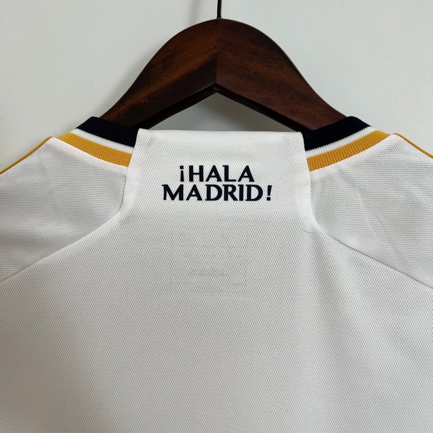 Camiseta Clásica Real Madrid + Parches 2023-24