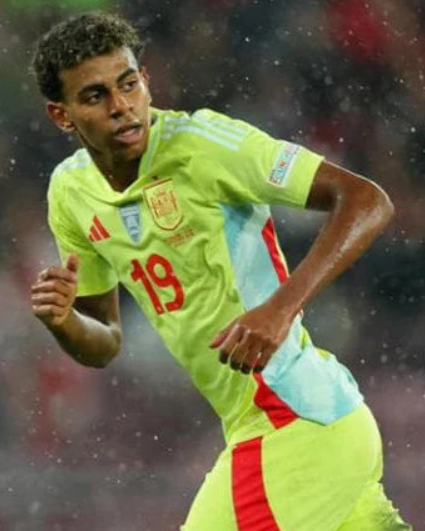 Spain Away Jersey 2024-25 Lamine Yamal