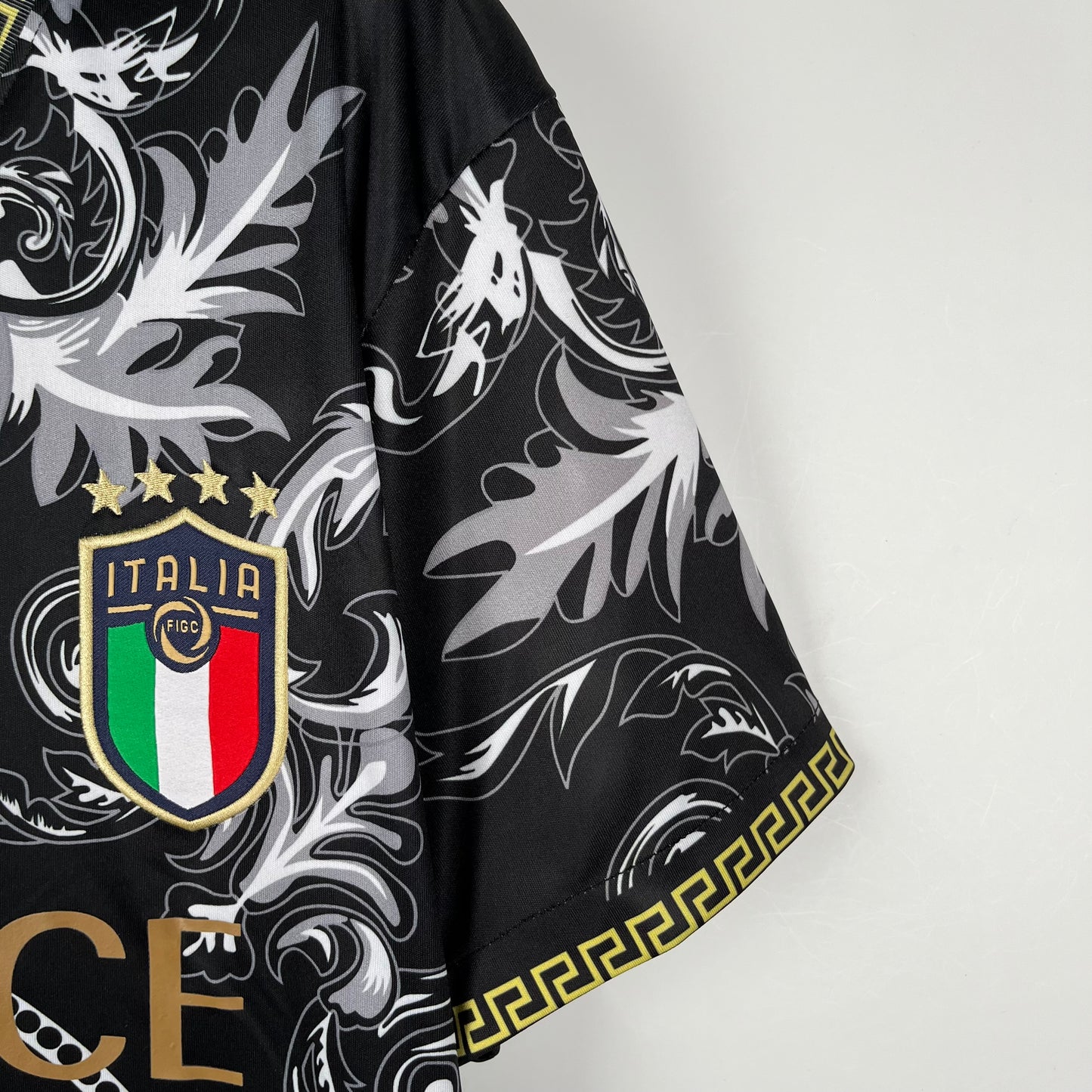 Camiseta Clásica Italia Versace Negro 2023